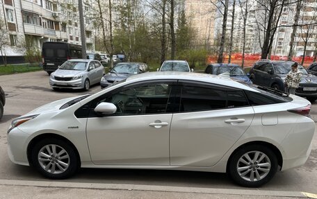 Toyota Prius IV XW50, 2016 год, 1 610 000 рублей, 5 фотография