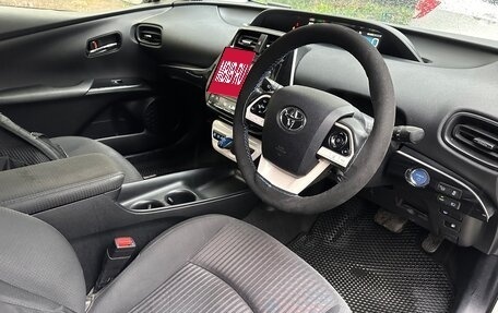 Toyota Prius IV XW50, 2016 год, 1 610 000 рублей, 2 фотография