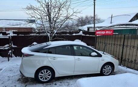 Toyota Prius IV XW50, 2016 год, 1 610 000 рублей, 6 фотография