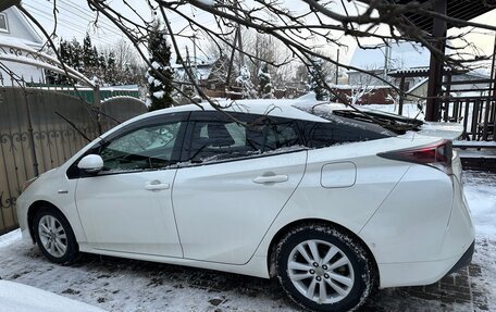 Toyota Prius IV XW50, 2016 год, 1 610 000 рублей, 11 фотография