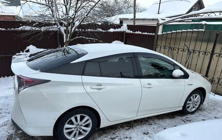 Toyota Prius IV XW50, 2016 год, 1 610 000 рублей, 12 фотография
