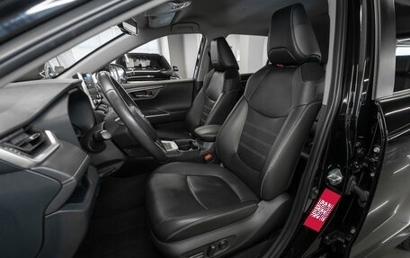 Toyota RAV4, 2020 год, 3 180 000 рублей, 9 фотография