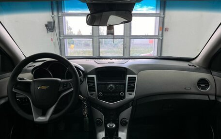 Chevrolet Cruze II, 2010 год, 649 000 рублей, 7 фотография