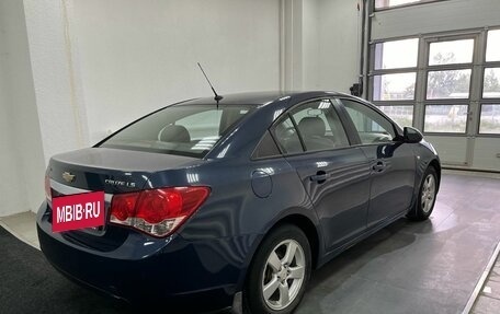 Chevrolet Cruze II, 2010 год, 649 000 рублей, 4 фотография