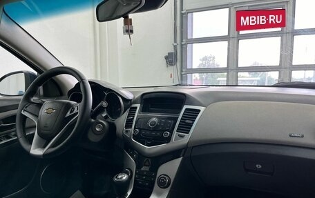 Chevrolet Cruze II, 2010 год, 649 000 рублей, 10 фотография