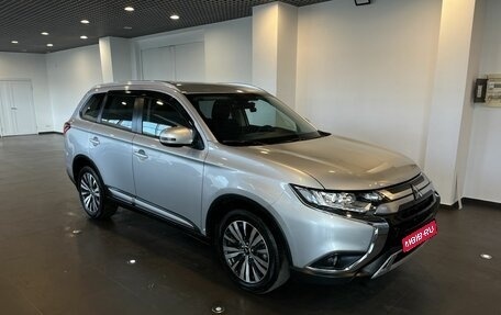 Mitsubishi Outlander III рестайлинг 3, 2019 год, 2 590 000 рублей, 1 фотография