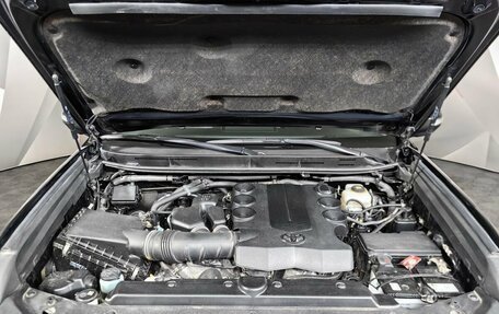Toyota Land Cruiser Prado 150 рестайлинг 2, 2018 год, 5 450 000 рублей, 11 фотография