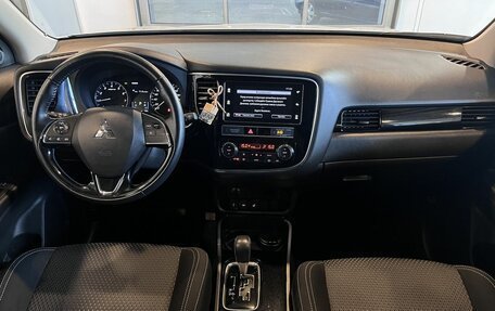 Mitsubishi Outlander III рестайлинг 3, 2019 год, 2 590 000 рублей, 9 фотография