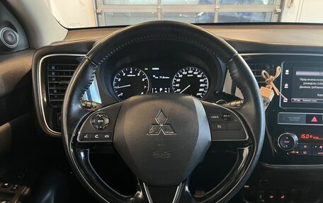 Mitsubishi Outlander III рестайлинг 3, 2019 год, 2 590 000 рублей, 10 фотография
