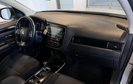 Mitsubishi Outlander III рестайлинг 3, 2019 год, 2 590 000 рублей, 12 фотография