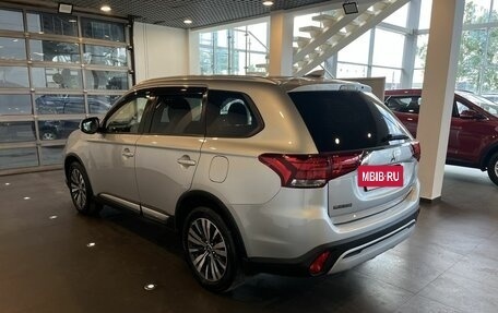 Mitsubishi Outlander III рестайлинг 3, 2019 год, 2 590 000 рублей, 5 фотография