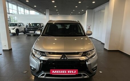 Mitsubishi Outlander III рестайлинг 3, 2019 год, 2 590 000 рублей, 8 фотография