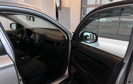 Mitsubishi Outlander III рестайлинг 3, 2019 год, 2 590 000 рублей, 26 фотография