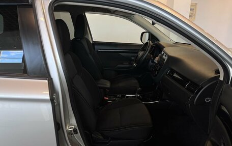 Mitsubishi Outlander III рестайлинг 3, 2019 год, 2 590 000 рублей, 28 фотография