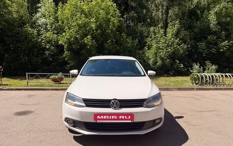 Volkswagen Jetta VI, 2013 год, 1 200 000 рублей, 2 фотография