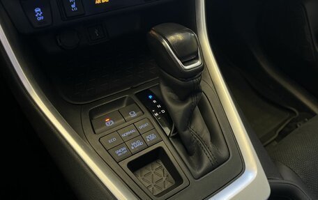 Toyota RAV4, 2021 год, 3 300 000 рублей, 13 фотография