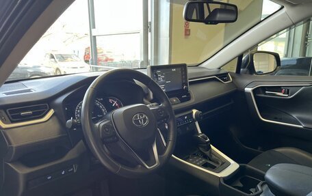 Toyota RAV4, 2021 год, 3 300 000 рублей, 7 фотография
