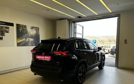 Toyota RAV4, 2021 год, 3 300 000 рублей, 4 фотография