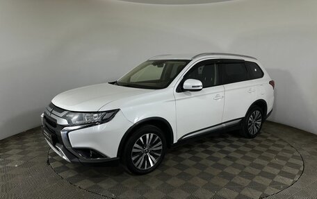 Mitsubishi Outlander III рестайлинг 3, 2019 год, 1 550 000 рублей, 1 фотография