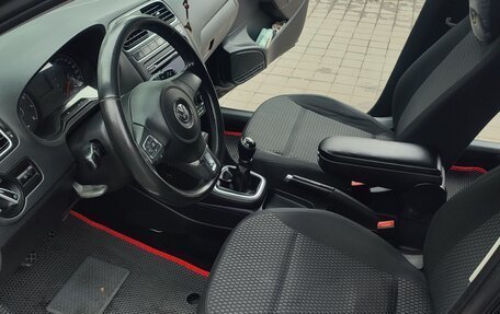 Volkswagen Polo VI (EU Market), 2012 год, 750 000 рублей, 21 фотография
