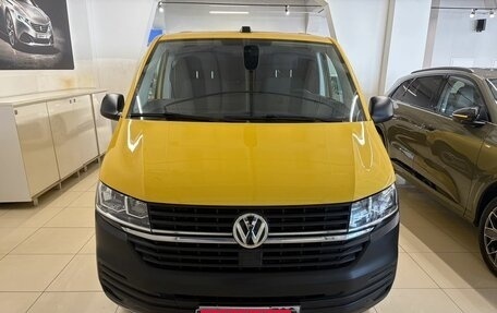 Volkswagen Transporter T6 рестайлинг, 2021 год, 3 800 000 рублей, 2 фотография