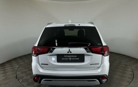 Mitsubishi Outlander III рестайлинг 3, 2019 год, 1 550 000 рублей, 3 фотография