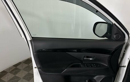 Mitsubishi Outlander III рестайлинг 3, 2019 год, 1 550 000 рублей, 8 фотография