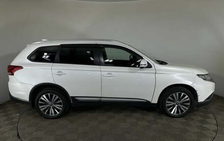 Mitsubishi Outlander III рестайлинг 3, 2019 год, 1 550 000 рублей, 4 фотография