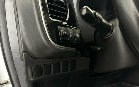 Mitsubishi Outlander III рестайлинг 3, 2019 год, 1 550 000 рублей, 9 фотография