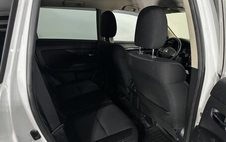 Mitsubishi Outlander III рестайлинг 3, 2019 год, 1 550 000 рублей, 16 фотография