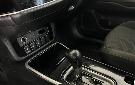 Mitsubishi Outlander III рестайлинг 3, 2019 год, 1 550 000 рублей, 13 фотография