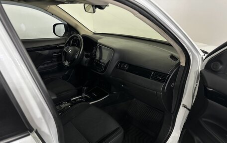Mitsubishi Outlander III рестайлинг 3, 2019 год, 1 550 000 рублей, 14 фотография