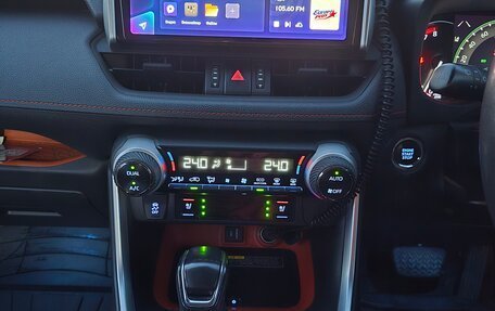 Toyota RAV4, 2020 год, 3 400 000 рублей, 7 фотография