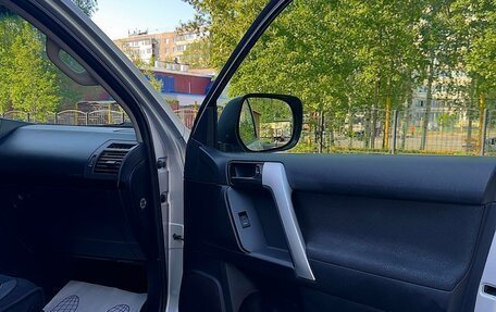 Toyota Land Cruiser Prado 150 рестайлинг 2, 2017 год, 4 200 000 рублей, 8 фотография