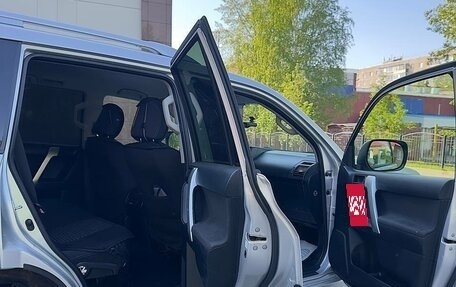 Toyota Land Cruiser Prado 150 рестайлинг 2, 2017 год, 4 200 000 рублей, 5 фотография