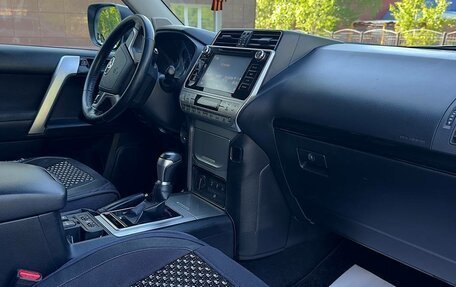 Toyota Land Cruiser Prado 150 рестайлинг 2, 2017 год, 4 200 000 рублей, 13 фотография