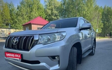Toyota Land Cruiser Prado 150 рестайлинг 2, 2017 год, 4 200 000 рублей, 15 фотография