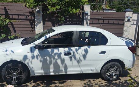 Renault Logan II, 2018 год, 850 000 рублей, 3 фотография