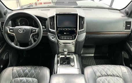 Toyota Land Cruiser 200, 2017 год, 5 999 900 рублей, 8 фотография