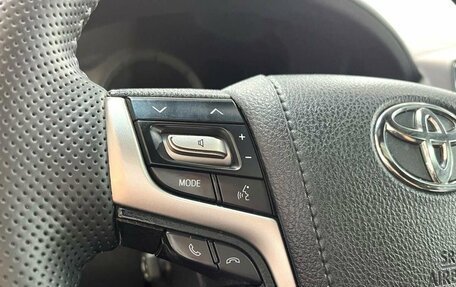 Toyota Land Cruiser 200, 2017 год, 5 999 900 рублей, 9 фотография