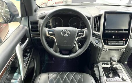 Toyota Land Cruiser 200, 2017 год, 5 999 900 рублей, 7 фотография