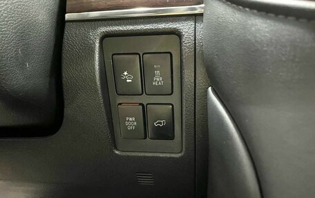 Toyota Land Cruiser 200, 2017 год, 5 999 900 рублей, 17 фотография