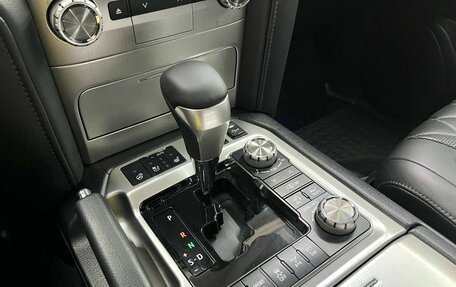 Toyota Land Cruiser 200, 2017 год, 5 999 900 рублей, 16 фотография