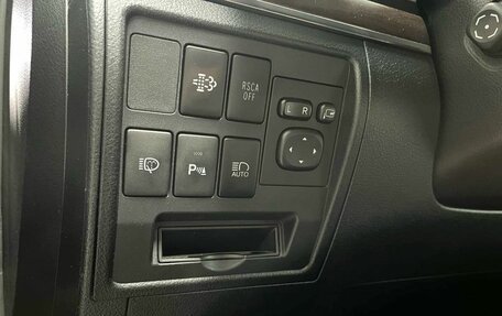Toyota Land Cruiser 200, 2017 год, 5 999 900 рублей, 18 фотография