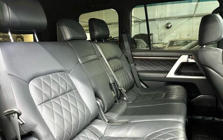 Toyota Land Cruiser 200, 2017 год, 5 999 900 рублей, 22 фотография