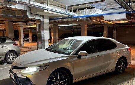 Toyota Camry, 2021 год, 3 050 000 рублей, 5 фотография