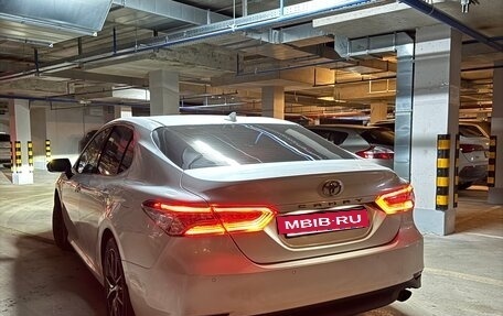 Toyota Camry, 2021 год, 3 050 000 рублей, 2 фотография