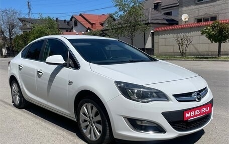 Opel Astra J, 2012 год, 700 000 рублей, 2 фотография