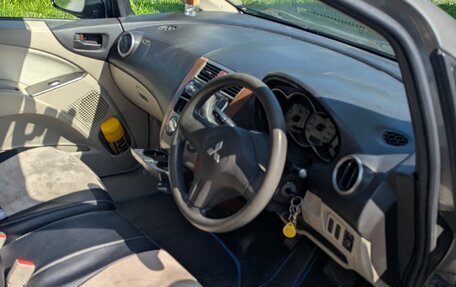Mitsubishi Colt VI рестайлинг, 2002 год, 250 000 рублей, 3 фотография