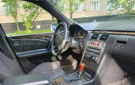 Mercedes-Benz E-Класс, 1997 год, 210 000 рублей, 10 фотография